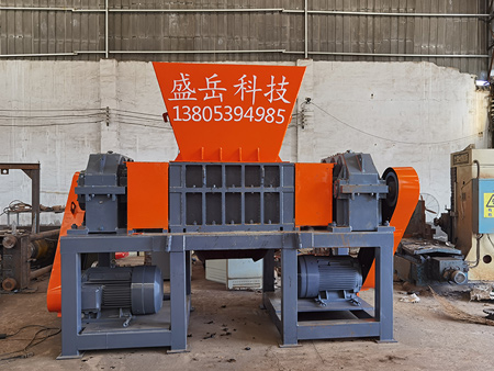 雙軸撕碎機(jī)車間展示